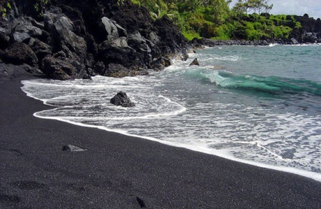  شاطئ بونالو الأسود