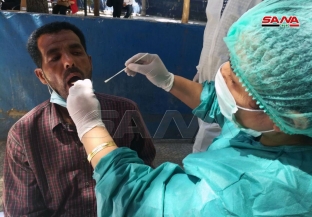 بالصور.. من صالتي الجلاء وتشرين بدمشق.. أخذ المسحات الخاصة باختبار الكشف عن فيروس كورونا (بي سي آر)