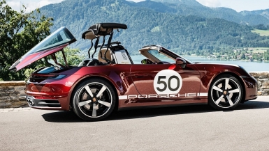 شاهد السيارة التي أهداها إبراهيموفيتش لنفسه في عيد ميلاده الـ39  جهينة نيوز