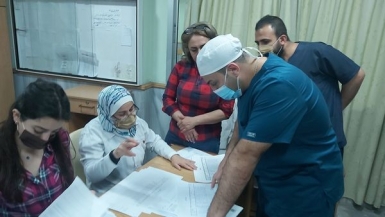 من عملية تطعيم الكوادر الطبية والصحية ضد فيروس كورونا في مديرية صحة اللاذقية 