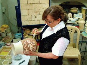 الخزف السوري مهارة ودقة في التصنيع..