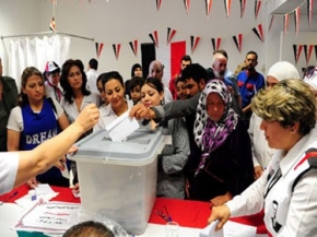 السوريون يقولون كلمتهم ويسطرون ملحمة تاريخية بأصواتهم.. إقبال كبير إلى مراكز الانتخابات