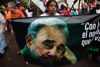 الكوبيون في الوداع الأخير لقائدهم