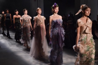مجموعة مميزة ومتنوعة من فساتين السهرة لموسم خريف 2017 ضمن فعاليات أسبوع الموضة فى نيويورك