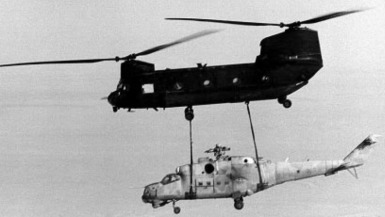 الأمريكيون يسرقون مروحية سوفييتية تركها الليبيون  