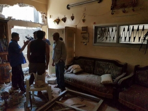 سقوط قذيفة صاروخية في منطقة قنينص باللاذقية ضمن بناء سكني 