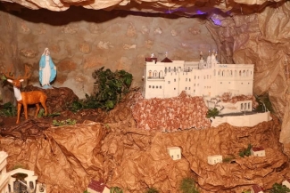 إضاءة شجرة ميلاد بارتفاع 33 مترا وافتتاح مغارة بمساحة 400 متر مربع في دير سيدة صيدنايا