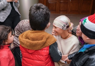 السيدة الأولى أسماء الأسد الى جانب الأهالي في برنامج زراعة الحلزون في امال