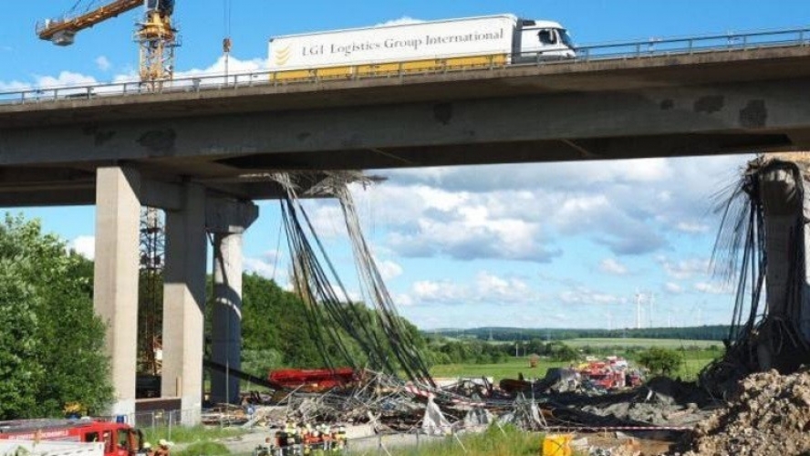 مقتل شخص وإصابة 6 آخرين بانهيار جسر جنوب ألمانيا