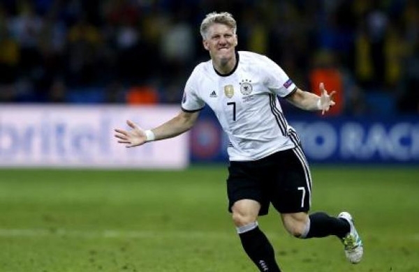 لوف : قائد الفريق الألماني شفاينشتايغر ضمن التشكيلة الأساسية في اللقاء مع فرنسا  