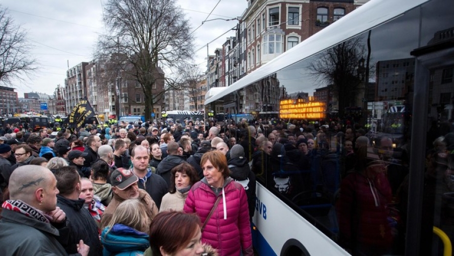 الأوروبيون يربطون تدفق اللاجئين بخطر الإرهاب