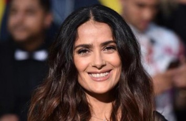  سلمى حايك تسافر إلى ريو.. والسبب..!؟