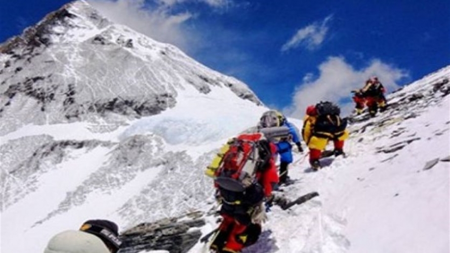 مقتل 3 متزلجين في انهيار جليدي بإقليم سفوا في فرنسا