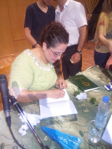 خلود ابراهيم توقّع روايتها الأولى 