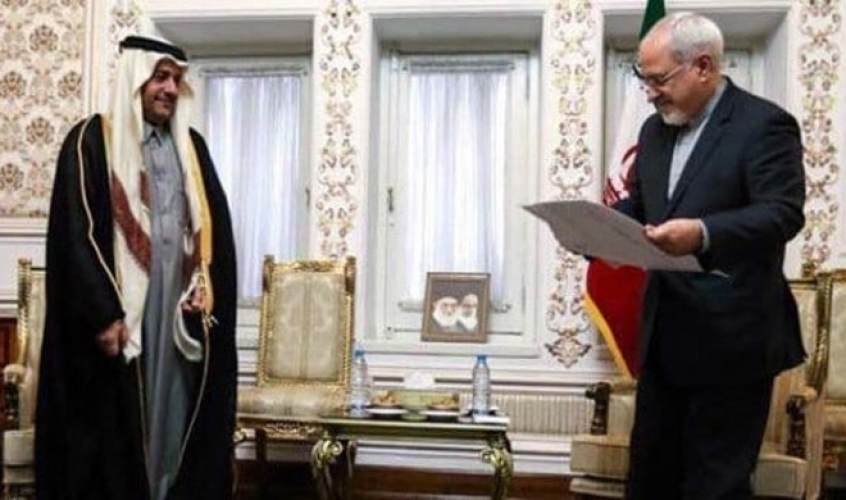 جواد ظريف، مساء الثلاثاء، مع السفير القطري لدى طهران علي السليطي