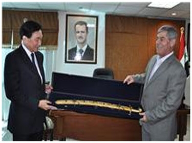   اللواء موفق جمعة يستقبل رئيس الاتحاد الدولي للملاكمة