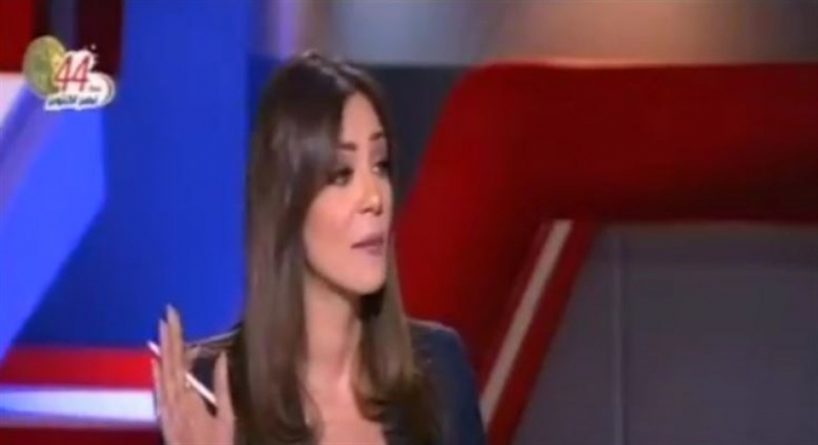 بالفيديو .. مذيعة مصرية حيرت الجمهور ماذا تريد؟!!..و الضيف يسأل 