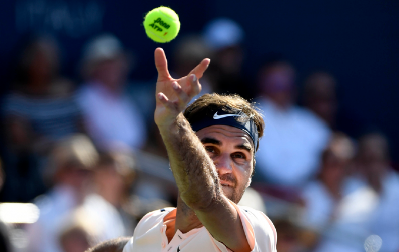 فيدرر يبلغ قبل نهائي بطولة بازل للتنس بفوز صعب على مانارينو 