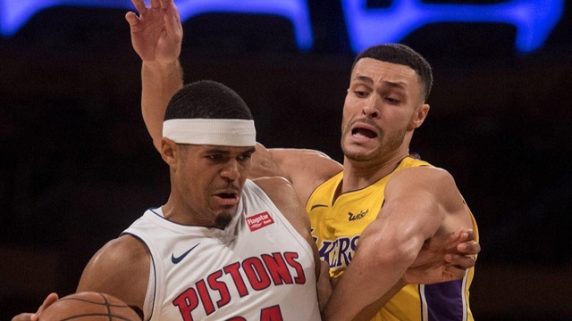 راندل يقود ليكرز للفوز على بيستونز في دوري كرة السلة الامريكي