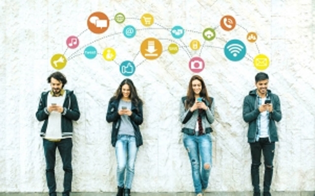 مواقع التواصل الاجتماعي هل انتهى دورها!؟