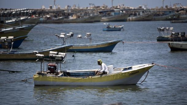 معاناة الصيادين وضعف امكانياتهم ثؤثر على الثروة السمكية.. 405 منشآت إنتاجية جديدة في الشيخ نجار الصناعية بحلب 