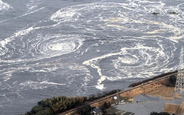 تحذيرات من تسونامي في المحيط الهادي