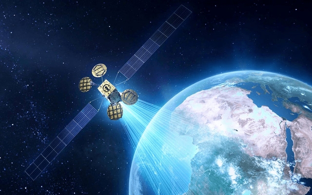 الجزائر في يوم تاريخي تطلق ألكوم سات