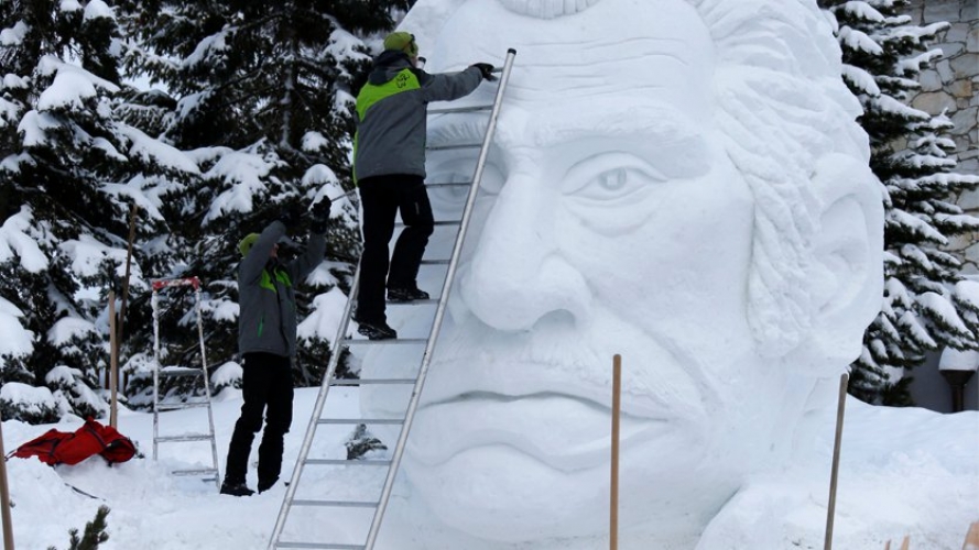 بالصور.. وجه جوني هاليداي بابداع نحاتون فرنسيون  
