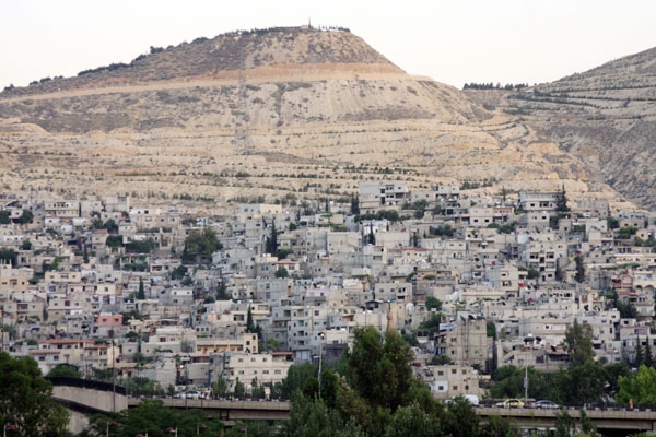 هل معالجة السكن العشوائي بالهدم أم بإعادة البناء!؟.. بعد توقفها سبع سنوات 