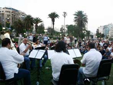 أمسيات موسيقية بأساليب جديدة لفرق موسيقى على الطريق