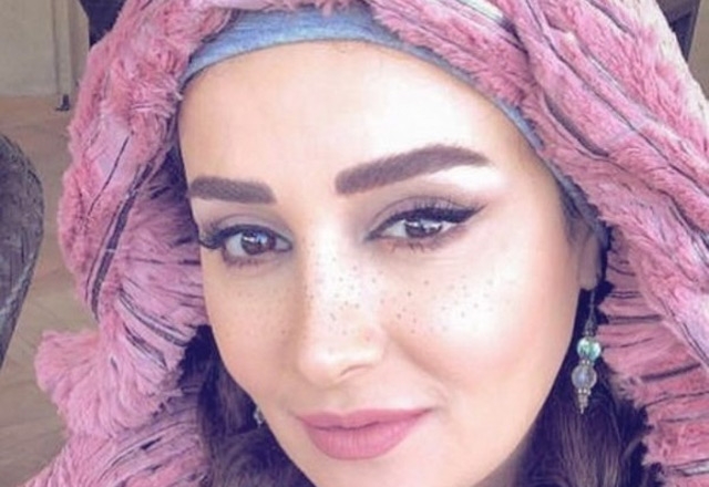  الفنانة كندة حنا تتعرض لحالة سقوط عن الخيل خلال التصوير، بالفيديو