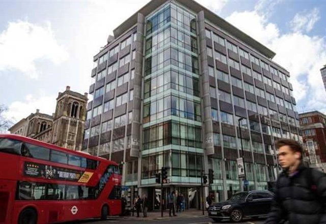  الشرطة البريطانية تقتحم مقر شركة كامبريدج أناليتيكا