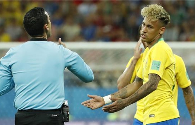 البرازيل تشكو حكم مواجهة سويسرا