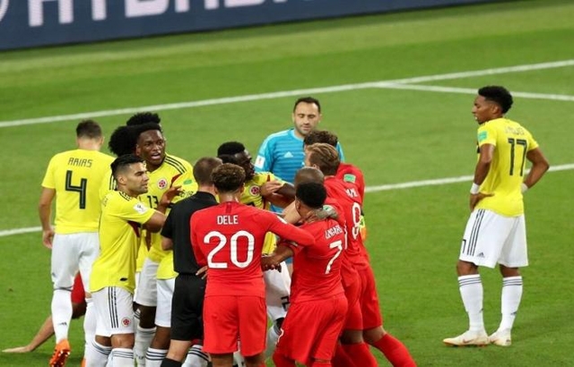 كولومبيون يطالبون بفتح تحقيق في القرارات التحكمية للقاء منتخبهم أمام إنكلترا 