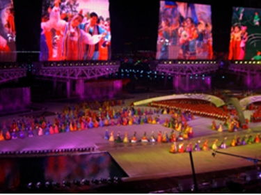 افتتاح أكبر دورة ألعاب آسيوية في التاريخ من فوق نهر اللؤلؤ