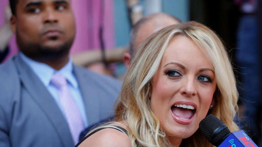 نجمة الأفلام الإباحية 