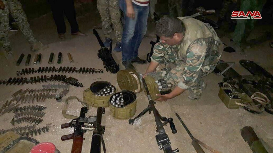 بالصور.. أسلحة وذخائر من مخلفات الإرهابيين ببلدة عقرب بريف حماة الجنوبي بعضها إسرائيلي الصنع