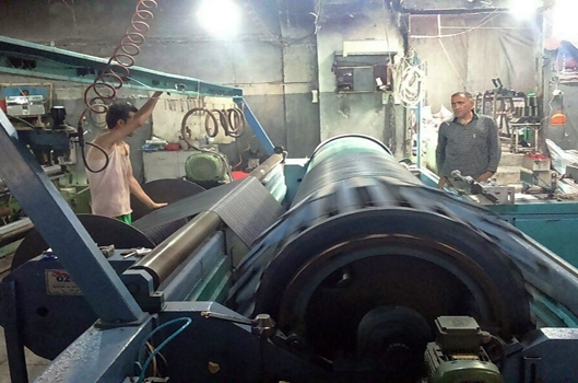 عشرات المليارات قيمة الأموال الـخارجة من سورية خلال الازمة.. الحكومة: حان موسم العودة.. قرار رفع الضرائب على الذهب يوقف حركة البيع والشراء!