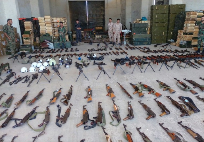 العثور على كميات من الاسلحة والذخيرة ومواد غذائية وطبية 