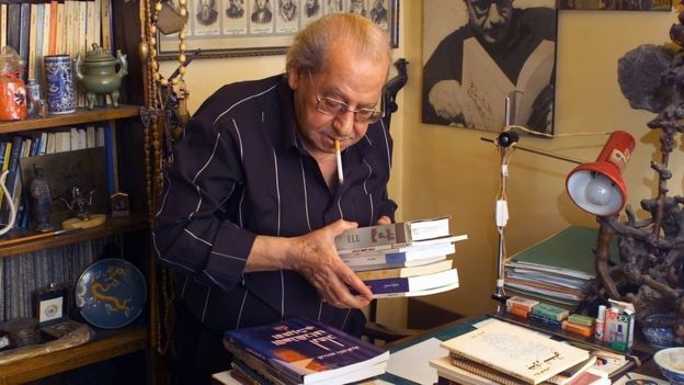 حضور رسمي وأدبي وشعبي كبير يودعون الروائي الكبير حنا مينه إلى مثواه الأخير