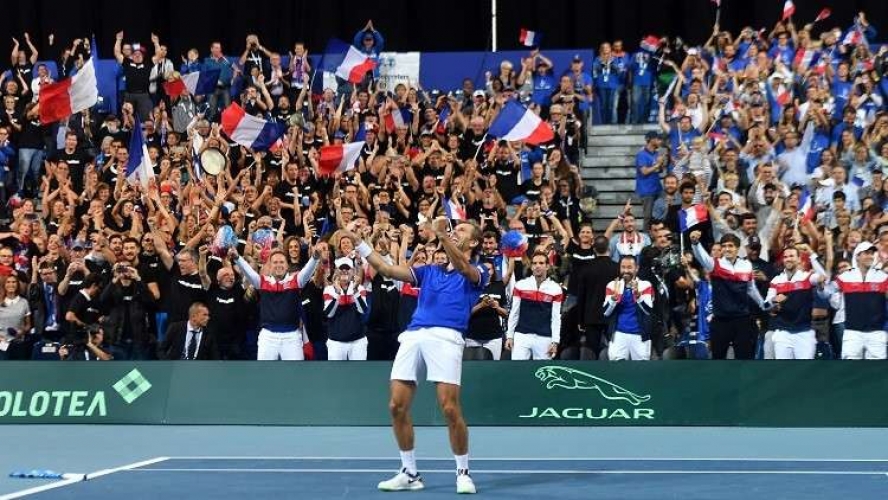 فرنسا تبلغ نهائي كأس ديفيز على حساب إسبانيا