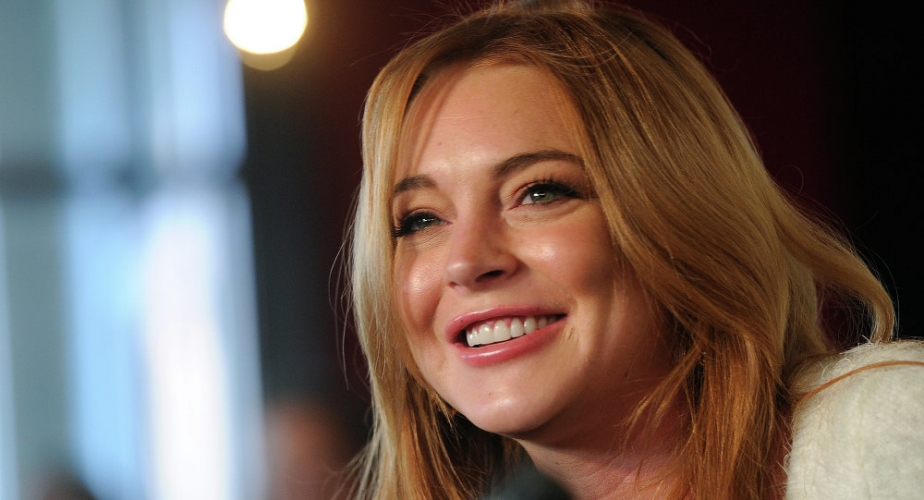  الممثلة الامريكية ليندسي لوهان حاولت خطف طفل سوري - القصة +فيديو