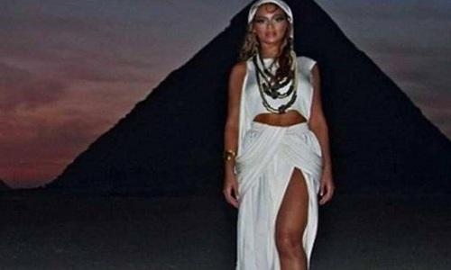 السر ينكشف بعد سنوات..لماذا طردت المغنية بيونسيه من منطقة الأهرامات؟