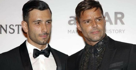 كيف أنجب ريكي مارتن من صديقه السوري؟