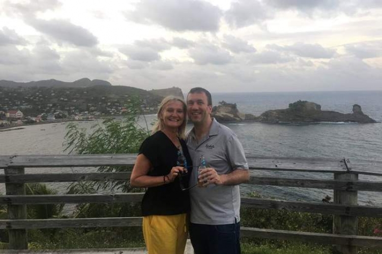 بعد عثوره على خاتم في بطن سمكة.. تقدم لخطبة حبيبته