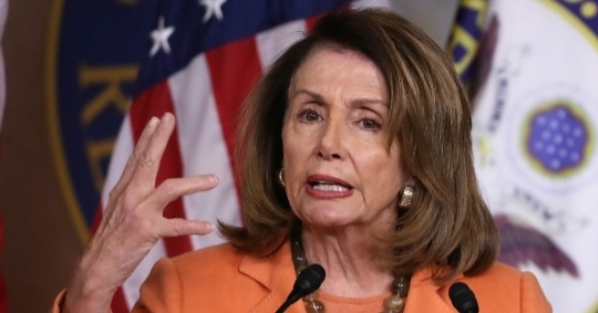 بيلوسي: إدارة ترامب لا تملك تفويضاً من الكونغرس لشن حرب على إيران