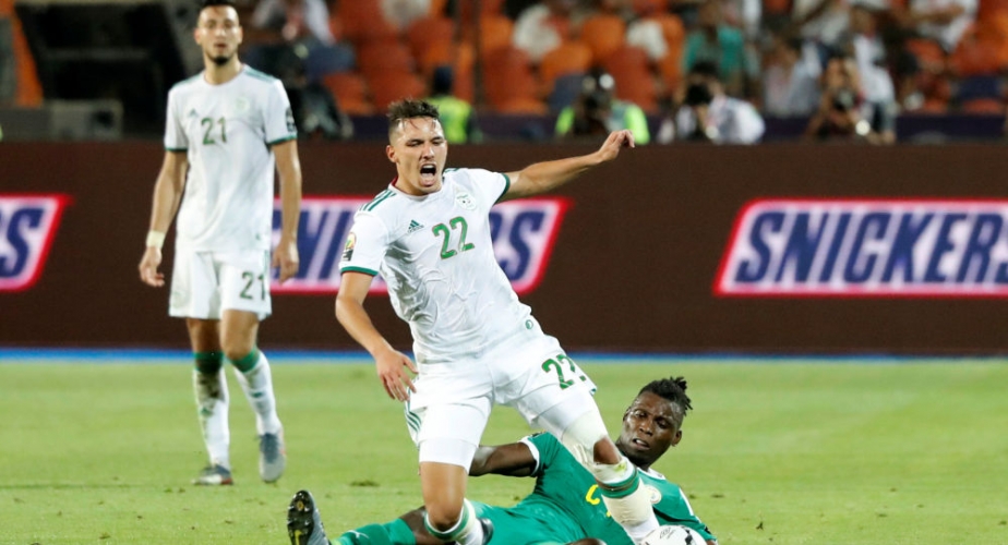 إسماعيل بن نصار أفضل لاعب في بطولة أمم أفريقيا