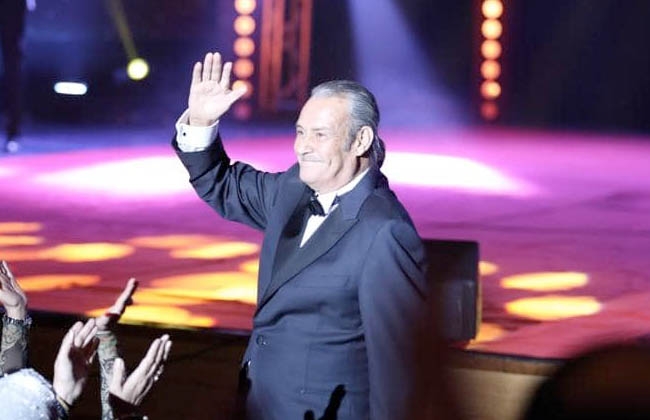 فنانون وإعلاميون عرب ينعون فاروق الفيشاوي على صفحاتهم