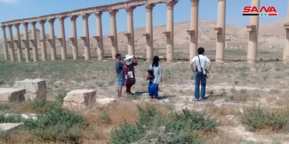 مجموعات سياحية أجنبية في تدمر: ما ألحقه الإرهابيون بالمدينة جريمة بحق الإنسانية