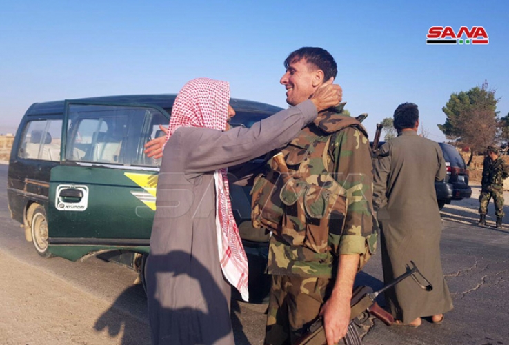 وحدات الجيش تدخل بلدة تل تمر بريف الحسكة الشمالي الغربي لمواجهة العدوان التركي وسط ترحيب الأهالي